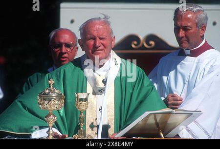 K2752JKEL : PAPE JEAN-PAUL II . VISITES BALTIMORE 10/08/95. JAMES M. KELLY/ 1995(CRÉDIT IMAGE : © JAMES M. KELLY/ZUMA WIRE) USAGE ÉDITORIAL SEULEMENT! Non destiné à UN USAGE commercial ! Banque D'Images