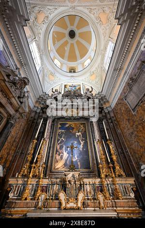 Naples, Italie - 15 août 2023 : Eglise de Santa Maria delle anime del Purgatorio ad Arco, via dei Tribunali, dans le centre historique de la ville. Banque D'Images