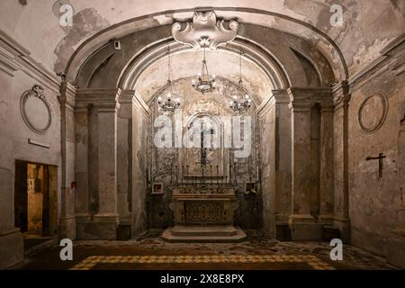 Naples, Italie - 15 août 2023 : Eglise de Santa Maria delle anime del Purgatorio ad Arco, via dei Tribunali, dans le centre historique de la ville. Banque D'Images