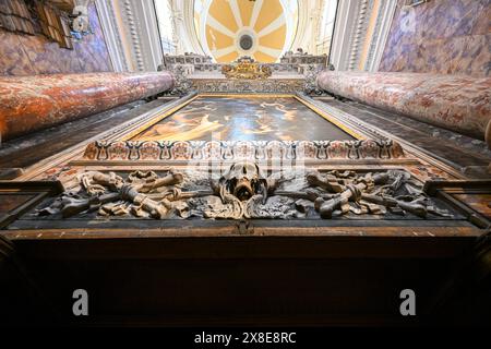 Naples, Italie - 15 août 2023 : Eglise de Santa Maria delle anime del Purgatorio ad Arco, via dei Tribunali, dans le centre historique de la ville. Banque D'Images