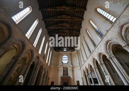 Naples, Campanie, Italie - 15 août 2023 : basilique monumentale du XIIIe siècle sur la Piazza San Gaetano qui abrite le Musée de l'Opéra de sa Banque D'Images