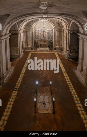 Naples, Italie - 15 août 2023 : Eglise de Santa Maria delle anime del Purgatorio ad Arco, via dei Tribunali, dans le centre historique de la ville. Banque D'Images