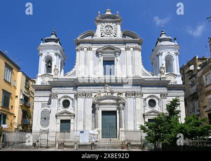 Naples, Campanie, Italie - 15 août 2023 : façade de l'église des Girolamini, Naples, Italie Banque D'Images