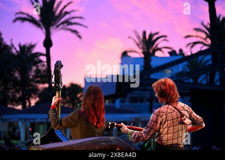 Truckstop Honeymoon, jouer au coucher du soleil, Costa Music Festival, Ibiza, Espagne Banque D'Images