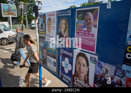 Bucarest, Roumanie. 24 mai 2024 : panneaux affichant les affiches électorales des candidats au Parlement européen et à l'administration locale le 9 juin 2024. Cette année, les Roumains sont appelés à voter cinq fois : pour le Parlement européen, les administrations locales, le Parlement et les élections à deux tours pour leur président. Crédit : Lucian Alecu/Alamy Live News Banque D'Images