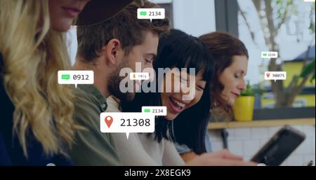 Image des icônes de médias sociaux et des icônes de médias sociaux sur les icônes de médias sociaux et soc de course de médias sociaux Banque D'Images