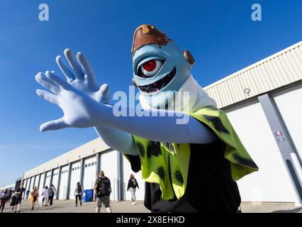 Toronto, Canada. 24 mai 2024. Un cosplayer pose pour des photos lors de l'Anime North 2024 à Toronto, Canada, le 24 mai 2024. L'événement annuel de trois jours a débuté ici vendredi. Crédit : Zou Zheng/Xinhua/Alamy Live News Banque D'Images