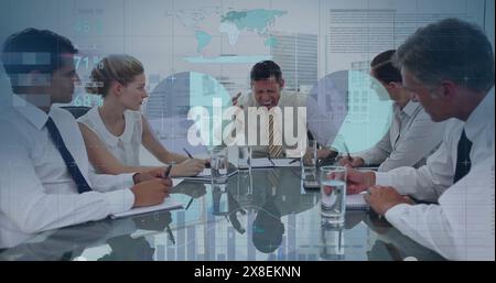 Image de l'interface infographique sur divers hommes frustrés criant sur des collègues en réunion Banque D'Images