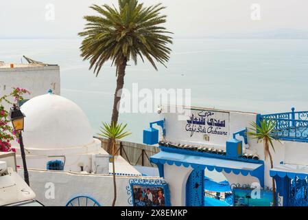 Sidi Bou Said, Tunisie. 17 mai 2024. CafÃˆ des DÃˆlices ou CafÃˆ Sidi Chabaane le plus célèbre cafÃˆ de Sidi Bou Said, l'un des meilleurs endroits pour boire un café avec une vue imprenable sur le port et la Méditerranée, la Tunisie. (Crédit image : © John Wreford/SOPA images via ZUMA Press Wire) USAGE ÉDITORIAL SEULEMENT! Non destiné à UN USAGE commercial ! Banque D'Images