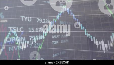 Image des icônes de profil avec des graphiques et une table de négociation sur la ville moderne couverte de brouillard Banque D'Images