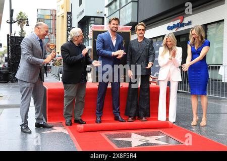 Steven Nissen, George Miller, Chris Hemsworth, Robert Downey Jr., Ellen K und Sarah Zurell BEI der Zeremonie zur Verleihung von einem Stern et Chris Hemsworth auf dem Hollywood Walk of Fame. Los Angeles, 23.05.2024 Banque D'Images