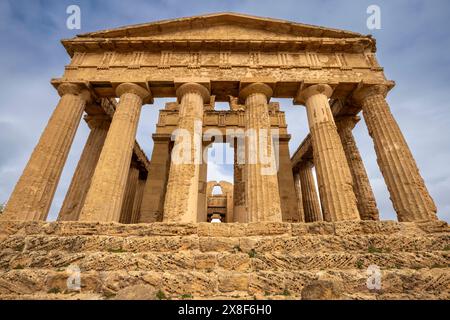Le temple grec de Concordia, Vallée des temples, Agrigente, Sicile Banque D'Images