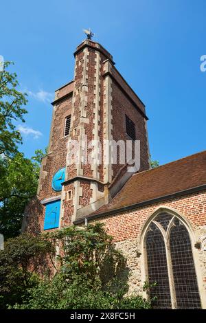 La tour restaurée de la fin du XVe siècle de St Mary, Barnes, Londres Royaume-Uni Banque D'Images