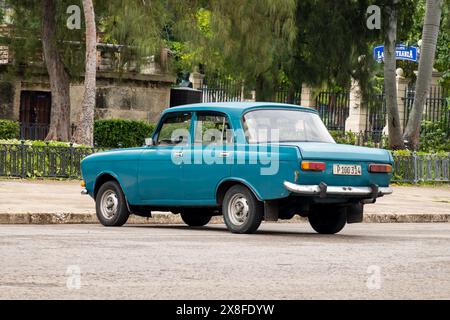 LA HAVANE, CUBA - 28 AOÛT 2023 : vue arrière de la voiture russe Moskvitch 2140 (1500) à la Havane, Cuba Banque D'Images