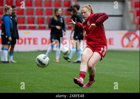 Liège, Belgique. 25 mai 2024. Liège, Belgique, 25 mai 2024 : Amber Barrett (9 Standard Femina) s'échauffe lors du match de Play-Off de la Super League du Lotto entre le Club YLA et le Standard Femina au stade Maurice Dufrasne à Liège, Belgique (Martin Pitsch/SPP) crédit : SPP Sport Press photo. /Alamy Live News Banque D'Images