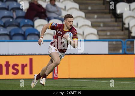 Huddersfield, Royaume-Uni. 25 mai 2024. Sam Halsall des Huddersfield Giants sort le ballon lors du match de la Betfred Super League Round 12 Huddersfield Giants vs Leigh Leopards au John Smith's Stadium, Huddersfield, Royaume-Uni, 24 mai 2024 (photo par Alfie Cosgrove/News images) à Huddersfield, Royaume-Uni le 25/05/2024. (Photo par Alfie Cosgrove/News images/SIPA USA) crédit : SIPA USA/Alamy Live News Banque D'Images