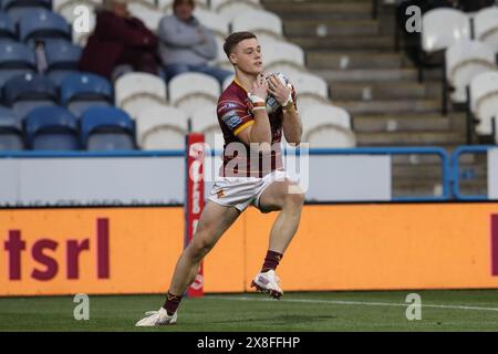 Huddersfield, Royaume-Uni. 25 mai 2024. Sam Halsall des Huddersfield Giants attrape le ballon haut lors du match de la Betfred Super League Round 12 Huddersfield Giants vs Leigh Leopards au John Smith's Stadium, Huddersfield, Royaume-Uni, 24 mai 2024 (photo par Alfie Cosgrove/News images) à Huddersfield, Royaume-Uni le 25/05/2024. (Photo par Alfie Cosgrove/News images/SIPA USA) crédit : SIPA USA/Alamy Live News Banque D'Images