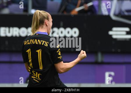 Bruxelles, Belgique. 25 mai 2024. Sarah Wijnants de la RSCA célèbre après avoir marqué lors d'un match de football entre la RSCA Women et la KRC Genk, samedi 25 mai 2024 à Bruxelles, le jour 10/10 du play-off Group A du championnat féminin de Super League. BELGA PHOTO JILL DELSAUX crédit : Belga News Agency/Alamy Live News Banque D'Images