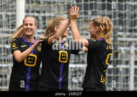 Bruxelles, Belgique. 25 mai 2024. Ludmila Matavkova de la RSCA célèbre après avoir marqué lors d'un match de football entre la RSCA Women et la KRC Genk, samedi 25 mai 2024 à Bruxelles, le jour 10/10 du play-off Group A du championnat féminin de Super League. BELGA PHOTO JILL DELSAUX crédit : Belga News Agency/Alamy Live News Banque D'Images