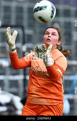 Anderlecht, Belgique. 25 mai 2024. La gardienne Mirthe Claes(1) de Genk photographiée lors d'un match de football féminin entre le RSC Anderlecht et les KRC Genk Ladies lors de la 10 ème et dernière journée des play offs de la saison 2023 - 2024 du Belgian Lotto Womens Super League, le samedi 25 mai 2024 à Anderlecht, Belgique . Crédit : Sportpix/Alamy Live News Banque D'Images