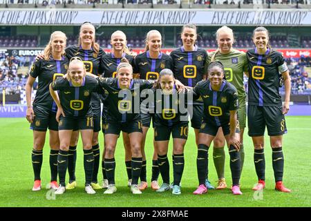 Joueurs d'Anderlecht avec Ludmila Matavkova (19) d'Anderlecht, Tine de Caigny (6) d'Anderlecht, Lore Jacobs (9) d'Anderlecht, Juliette Vidal (56) d'Anderlecht, Amélie Delabre (99) d'Anderlecht, gardienne Milla Majasaari (1) d'Anderlecht, Laura de Neve (8) d'Anderlecht, Sarah Wijnants (11) Laura Deloose (14 ans) d'Anderlecht, Stefania Vatafu (10 ans) d'Anderlecht et Esther Buabadi (24 ans) d'Anderlecht posent pour une photo d'équipe lors d'un match de football féminin entre le RSC Anderlecht et les KRC Genk Ladies lors de la 10 e et dernière journée des play offs de la saison 2023 - 2024 du Belgi Banque D'Images