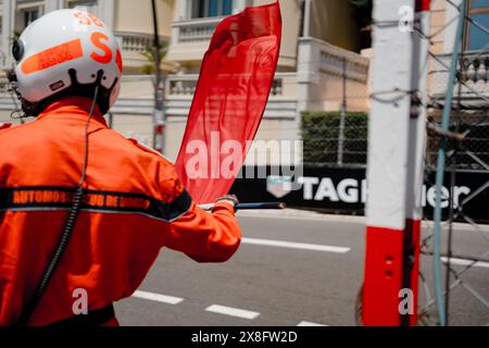 Monte Carlo, Monaco. 25 mai 2024. Photo par Thomas Maheux/SWpix.com - 25/05/2024 - Formula One - Monaco Grand Prix 2024 - Monte Carlo, Monaco - essais libres Red Flag Credit : SWpix/Alamy Live News Banque D'Images