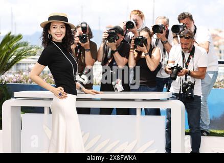 Cannes, France. 25 mai 2024. L'actrice Zhang Ziyi pose lors d'un appel photo pour le film 'She's Got no name' au 77e Festival de Cannes, dans le sud de la France, le 25 mai 2024. Crédit : Gao Jing/Xinhua/Alamy Live News Banque D'Images