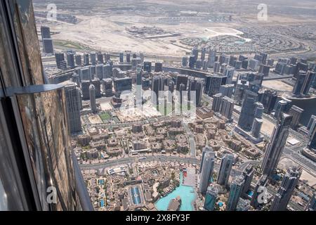 Dubaï vu du haut, pris du 154ème étage de la Burj Khalifa Banque D'Images