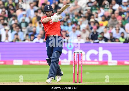 Birmingham, Royaume-Uni. 25 mai 2024. Phil Salt d'Angleterre frappe un single lors du match de la série internationale Vitality T20 Angleterre vs Pakistan à Edgbaston, Birmingham, Royaume-Uni, le 25 mai 2024 (photo par Craig Thomas/News images) à Birmingham, Royaume-Uni le 25/05/2024. (Photo de Craig Thomas/News images/SIPA USA) crédit : SIPA USA/Alamy Live News Banque D'Images