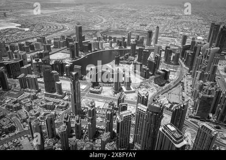 Dubaï vu du haut, pris du 154ème étage de la Burj Khalifa Banque D'Images