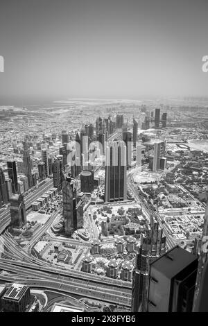 Dubaï vu du haut, pris du 154ème étage de la Burj Khalifa Banque D'Images