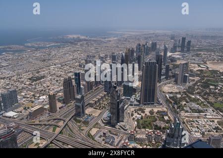 Dubaï vu du haut, pris du 154ème étage de la Burj Khalifa Banque D'Images