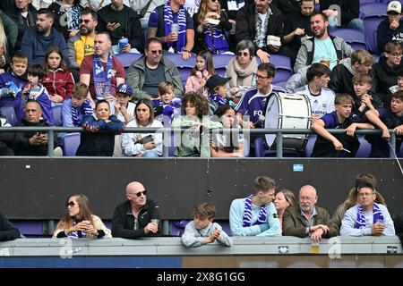 Anderlecht, Belgique. 25 mai 2024. Fans et supporters d'Anderlecht Women photographiés lors d'un match de football féminin entre le RSC Anderlecht et les KRC Genk Ladies lors de la 10 ème et dernière journée des play offs de la saison 2023 - 2024 de la Super League belge Lotto Womens, le samedi 25 mai 2024 à Anderlecht, Belgique . Crédit : Sportpix/Alamy Live News Banque D'Images