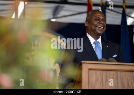 Annapolis, États-Unis. 24 mai 2024. U. S Secrétaire à la Défense Lloyd Austin, prononce le discours d'ouverture pendant le U. Cérémonie de remise des diplômes et de mise en service de l'Académie navale au Navy-Marine corps Memorial Stadium, le 24 mai 2024, à Annapolis, Maryland. Crédit : PO1 Alexander Kubitza/U.S. Navy/Alamy Live News Banque D'Images