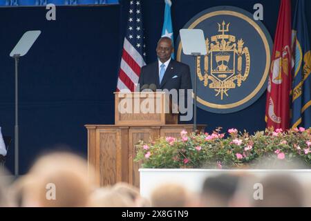 Annapolis, États-Unis. 24 mai 2024. U. S Secrétaire à la Défense Lloyd Austin, prononce le discours d'ouverture pendant le U. Cérémonie de remise des diplômes et de mise en service de l'Académie navale au Navy-Marine corps Memorial Stadium, le 24 mai 2024, à Annapolis, Maryland. Crédit : MC2 Sarah Thielen/U.S. Navy/Alamy Live News Banque D'Images