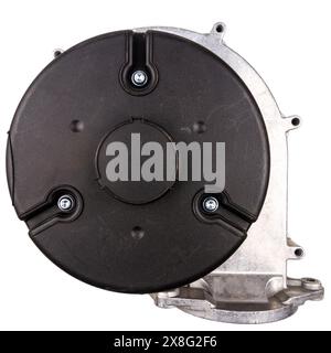 Pièce de chaudière à gaz de rechange isolée sur fond blanc. Gros plan d'un ventilateur électrique usagé faisant partie d'un brûleur à gaz dans une chaudière à condensation. Banque D'Images