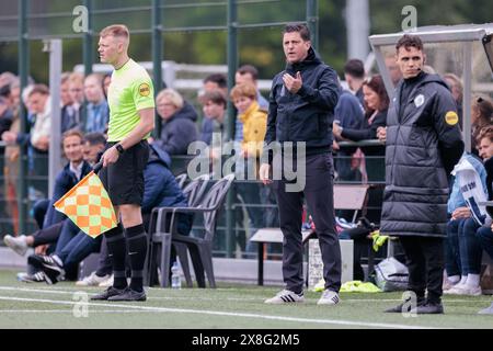 Haarlem, pays-Bas. 25 mai 2024. HAARLEM, 25-05-2024, Sportpark Spanjaardslaan, saison 2023/2024, football néerlandais Betnation Tweede Divisie. Koninklijke entraîneur HFC Gertjan Tamerus pendant le match Koninklijke HFC - Jong Almere City crédit : Pro Shots/Alamy Live News Banque D'Images