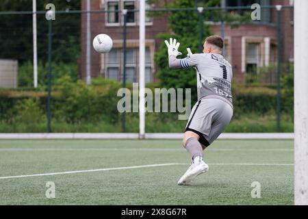 Haarlem, pays-Bas. 25 mai 2024. HAARLEM, 25-05-2024, Sportpark Spanjaardslaan, saison 2023/2024, football néerlandais Betnation Tweede Divisie. Koninklijke HFC gardien Mitchel Michaelis pendant le match Koninklijke HFC - Jong Almere City crédit : Pro Shots/Alamy Live News Banque D'Images