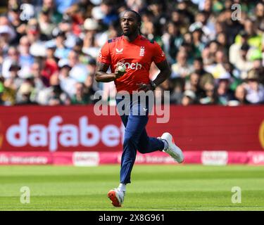 Jofra Archer de l'Angleterre livre le ballon lors du match de la série internationale Vitality T20 Angleterre vs Pakistan à Edgbaston, Birmingham, Royaume-Uni, le 25 mai 2024 (photo de Craig Thomas/News images) Banque D'Images