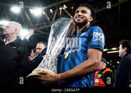 Dublin, Irlande. 22 mai 2024. Ederson d'Atalanta BC célèbre avec le trophée lors de la cérémonie de remise des prix qui suit le match final de l'UEFA Europa League entre Atalanta BC et Bayer 04 Leverkusen. Crédit : Nicolò Campo/Alamy Live News Banque D'Images