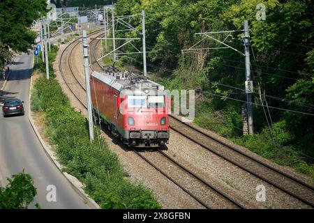 Bucarest, Roumanie - 24 mai 2024 : infrastructure ferroviaire dans le nord de Bucarest. Banque D'Images