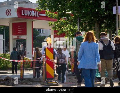 Bucarest, Roumanie - 24 mai 2024 : une station-service Lukoil est vue à Bucarest Banque D'Images