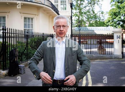 Londres, Royaume-Uni. 25 mai 2024. *** EXCLUSIF *** TARIFS SPÉCIAUX *** APPLICABLES *** 25/05/2024. Londres, Royaume-Uni. MICHAEL Gove, secrétaire d'État à l'amélioration, au logement et aux communautés, est vu quitter sa grâce et favorise la résidence à Westminster, le matin après avoir annoncé qu'il se retirerait de son poste de député aux prochaines élections générales. Le premier ministre Rishi Sunak a convoqué des élections générales anticipées qui doivent se tenir le 4 juillet. (Photo de Ben Cawthra/Sipa USA) *** AUCUNE VENTE au Royaume-Uni *** crédit : Sipa USA/Alamy Live News Banque D'Images