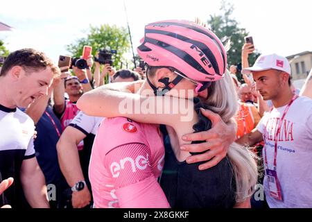 Bassano Del Grappa, Italie. 25 mai 2024. Pogacar Tadej (Team UAE Emirates) maillot rose, vainqueur à la fin de l'étape 20 du Giro d'Italia d'Alpago à Bassano del Grappa, 25 mai 2024 Italie. (Photo de Fabio Ferrari/LaPresse) crédit : LaPresse/Alamy Live News Banque D'Images