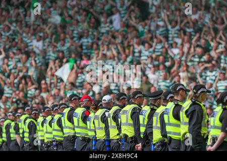 Glasgow, Royaume-Uni. 25 mai 2024. Le Celtic remporte la Coupe d'Écosse, à Hampden Park, Glasgow, Écosse, Royaume-Uni après Adam Idah a marqué pour le Celtic en 90 minutes. Callum McGregor, capitaine du Celtic et Brendan Rodgers, entraîneur du Celtic ont accepté la Coupe. Crédit : Findlay/Alamy Live News Banque D'Images