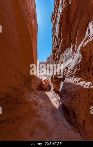 Wind Pebble slot canyon près de page Arizona met en évidence le passage étroit et étonnants, motifs complexes qui se forment sur des millions d'années à partir du c Banque D'Images