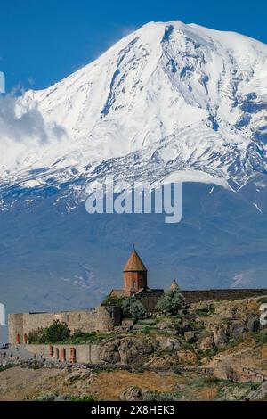 Lusarat, Arménie - 18 mai 2024 : vues du monastère Khor Virap avec le mont Ararat en arrière-plan en Arménie. Banque D'Images