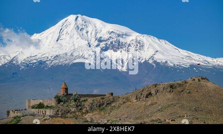 Lusarat, Arménie - 18 mai 2024 : vues du monastère Khor Virap avec le mont Ararat en arrière-plan en Arménie. Banque D'Images