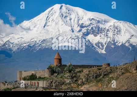 Lusarat, Arménie - 18 mai 2024 : vues du monastère Khor Virap avec le mont Ararat en arrière-plan en Arménie. Banque D'Images