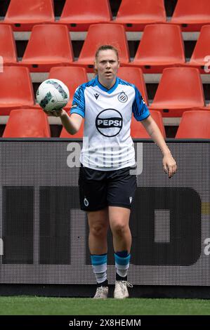 Liège, Belgique. 25 mai 2024. Liège, Belgique, 25 mai 2024 : Caitlin Lievens (21 Club YLA) se lance lors du match de Play-Off de la Super League du Lotto entre Standard Femina et Club YLA au stade Maurice Dufrasne à Liège, Belgique (Martin Pitsch/SPP) crédit : SPP Sport Press photo. /Alamy Live News Banque D'Images